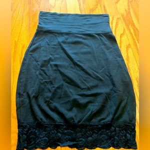 JUDY’S BLACK STRETCH SKIRT WITH LACE